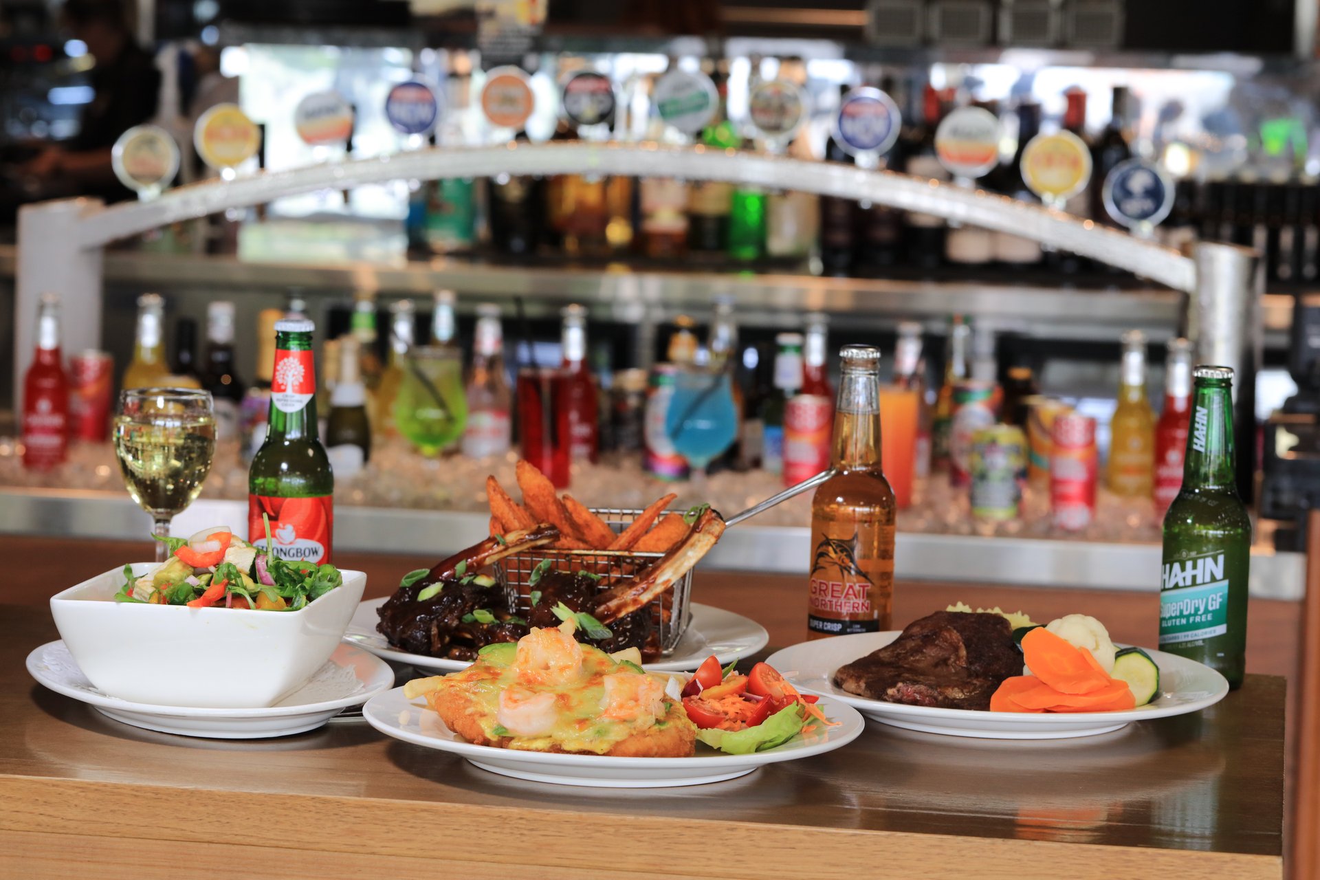 Bistro meals with a selection of Cowra Bowling Club beers